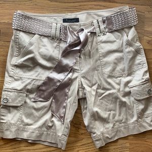 Never worn White House Black Market khaki shorts sz 6